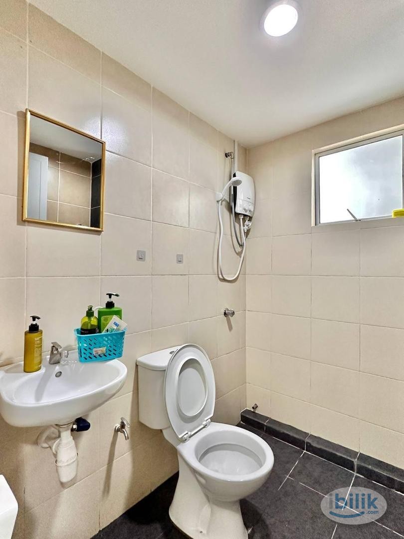 Middle Room at Batu Kawan, Seberang Perai - Image 4