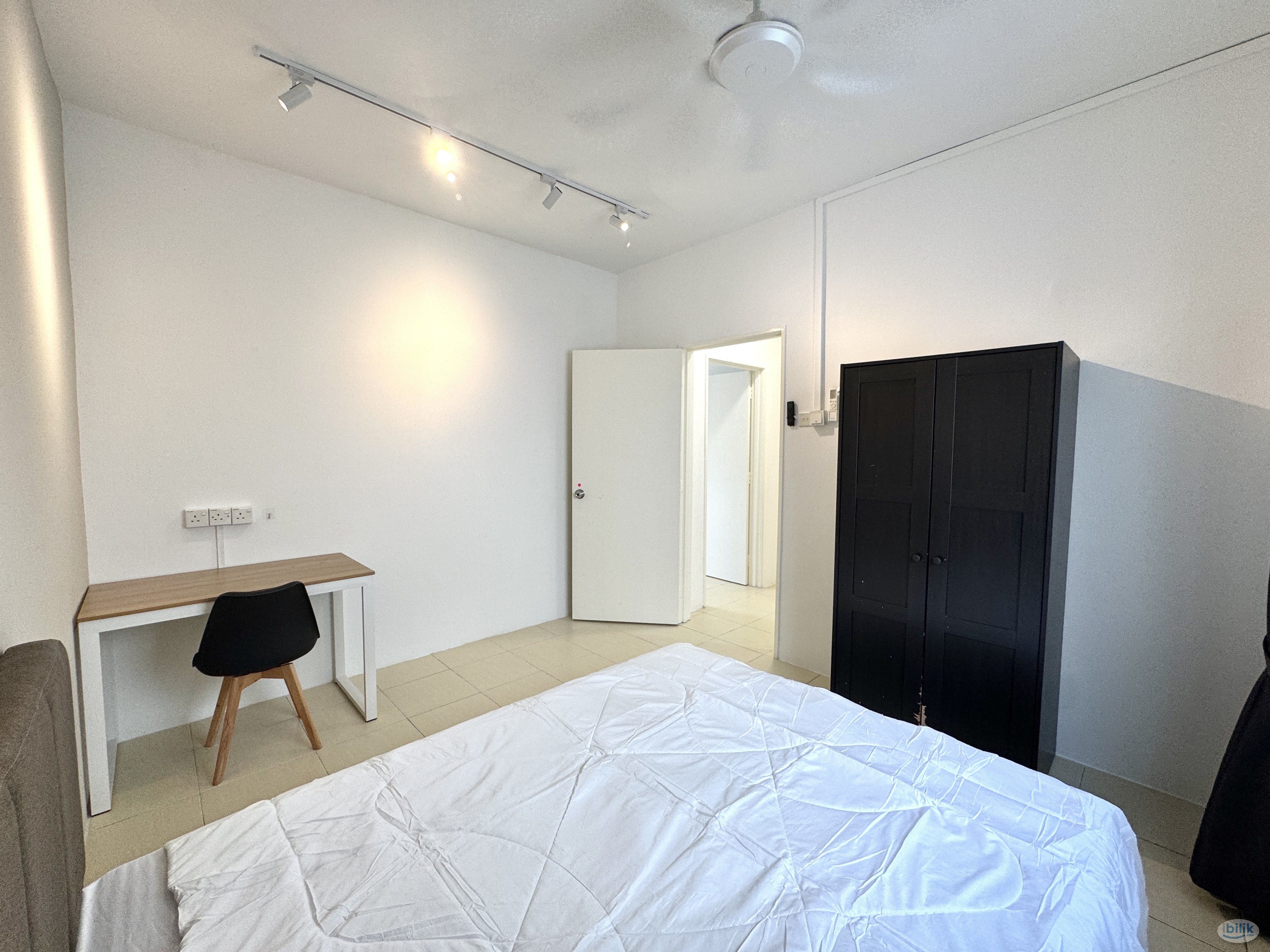 Fully Furnished Medium Bedroom For Rent - Image 2