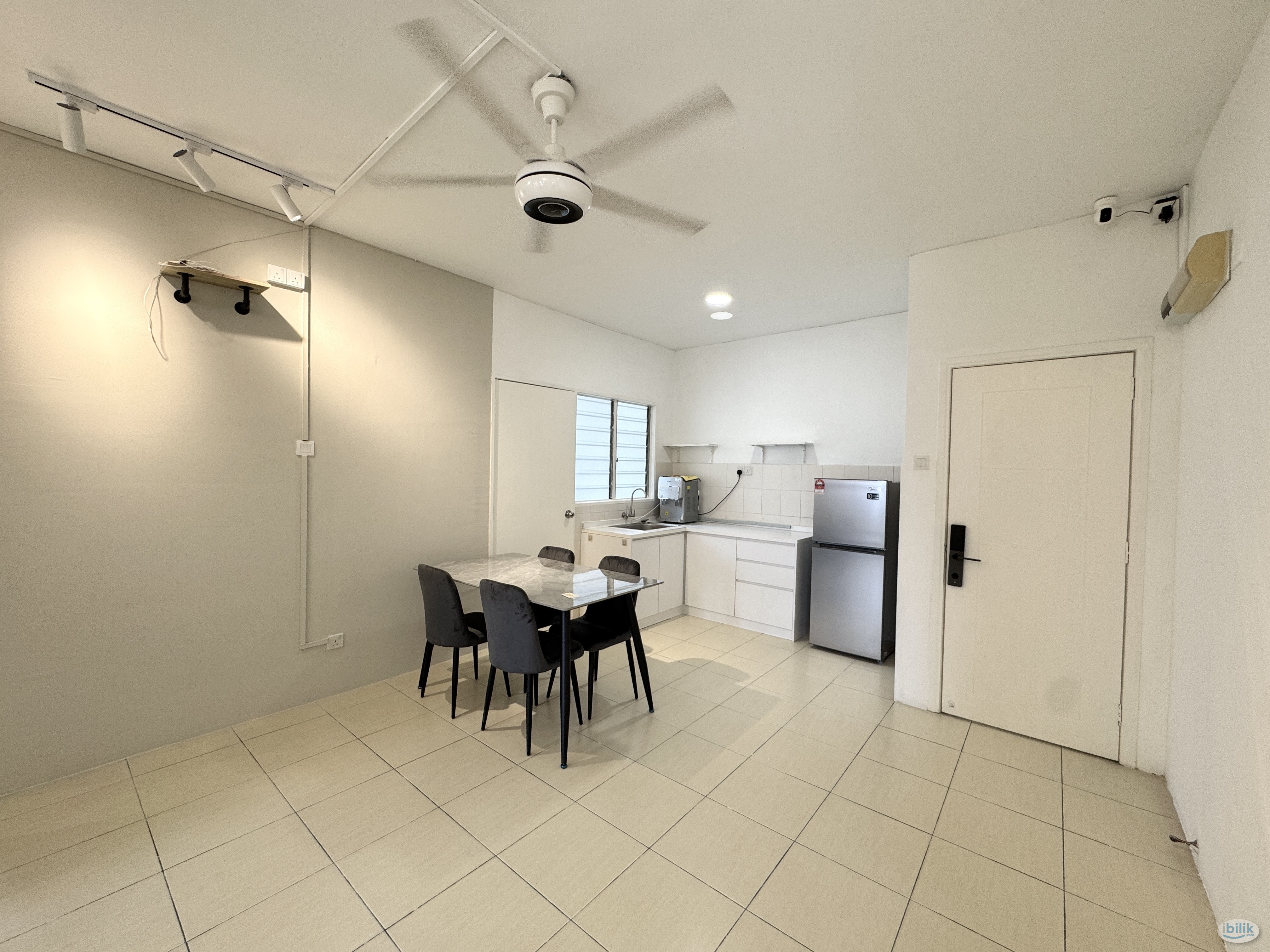 Fully Furnished Single Bedroom With Private Balcony For Rent - Image 4