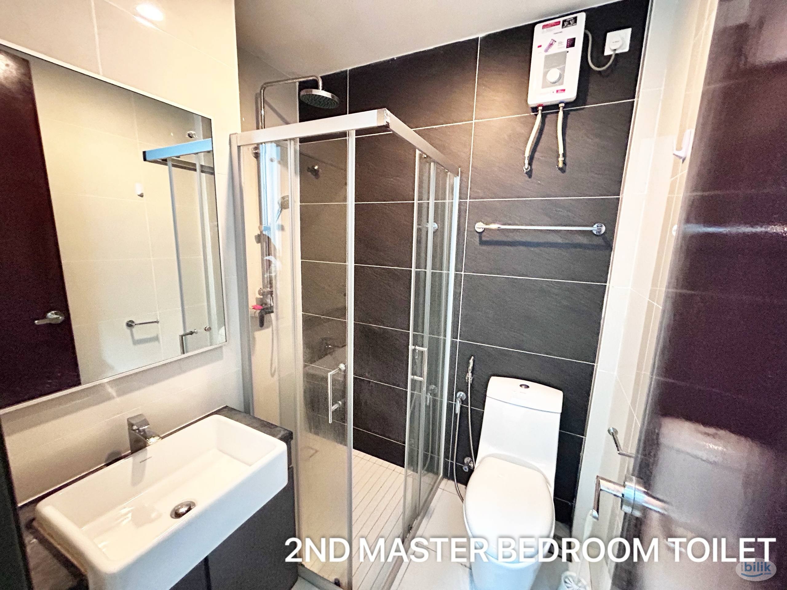 Master Room at Country Garden, Danga Bay - Image 4