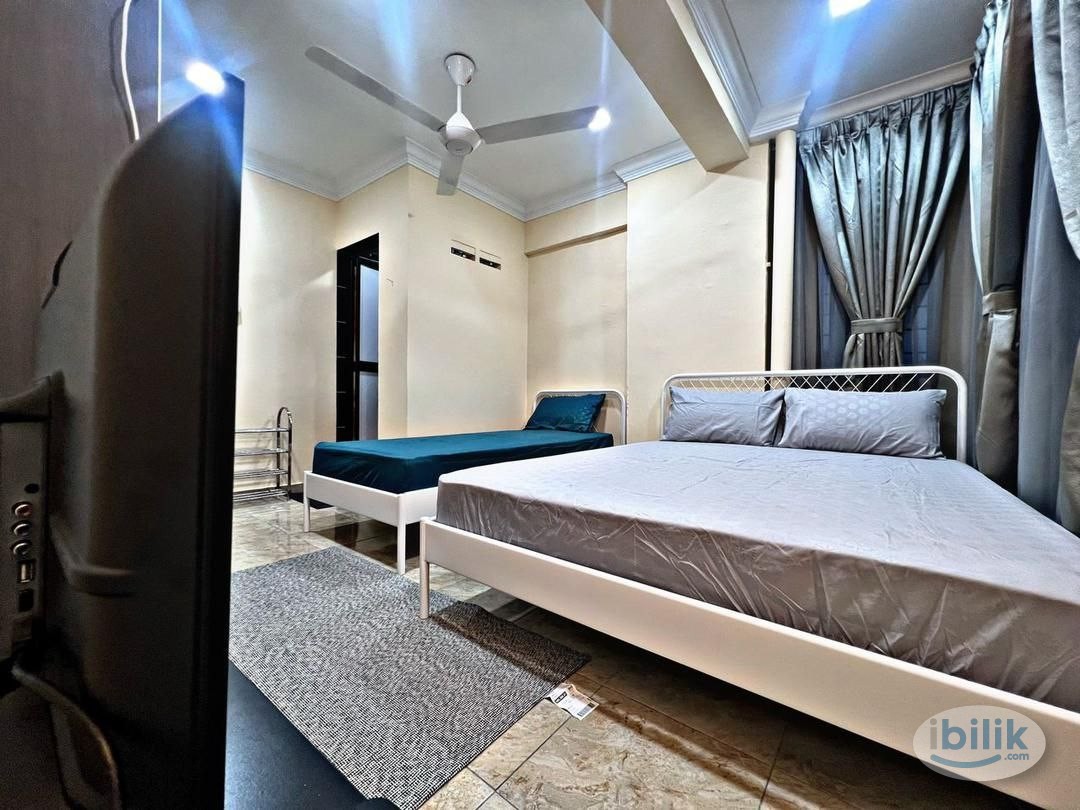 Middle Room at Kampung Baru, KLCC - Image 1