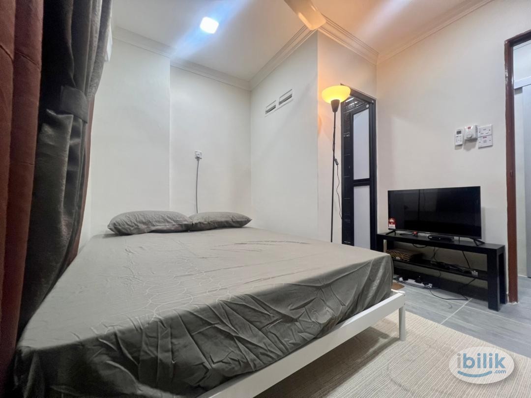 Middle Room at Kampung Baru, KLCC - Image 2