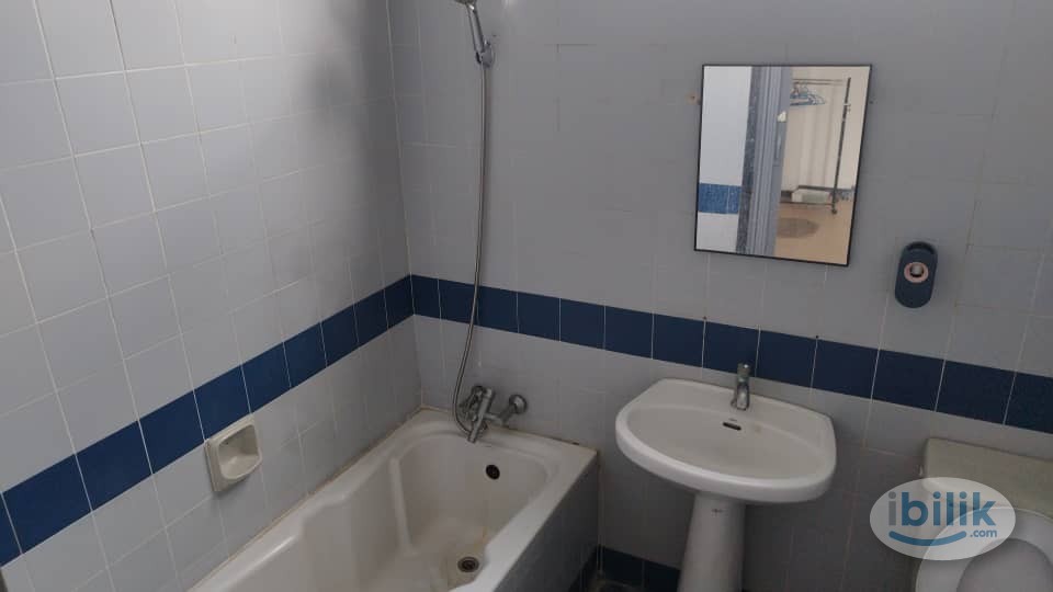 Middle Room at Bukit OUG Condominium, Bukit Jalil - Image 3