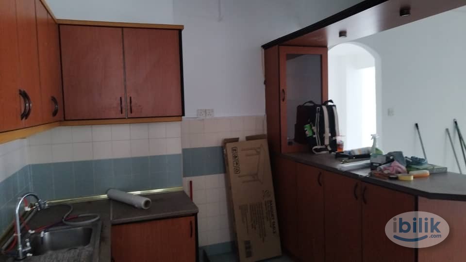Middle Room at Bukit OUG Condominium, Bukit Jalil - Image 4