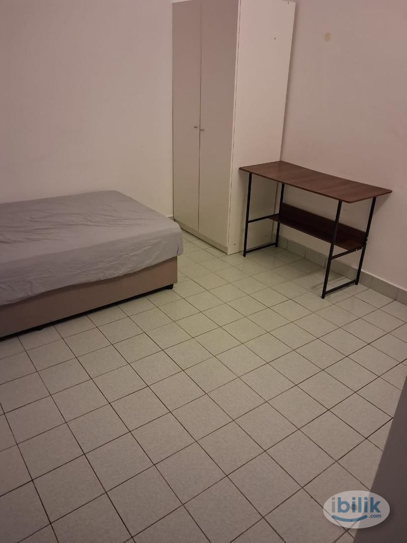 Private Middle Room Rent in BU10, Bandar Utama 3mins to Centrepoint Bandar Utama - Image 1