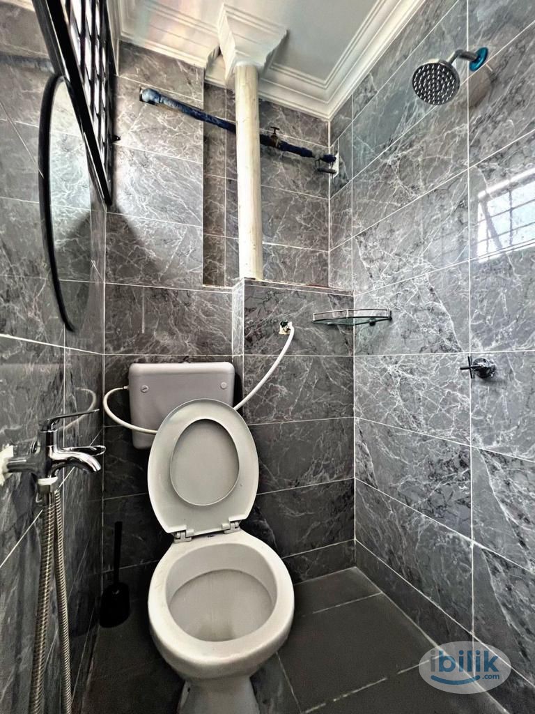 Middle Room at Bangsar South, Pantai - Image 5