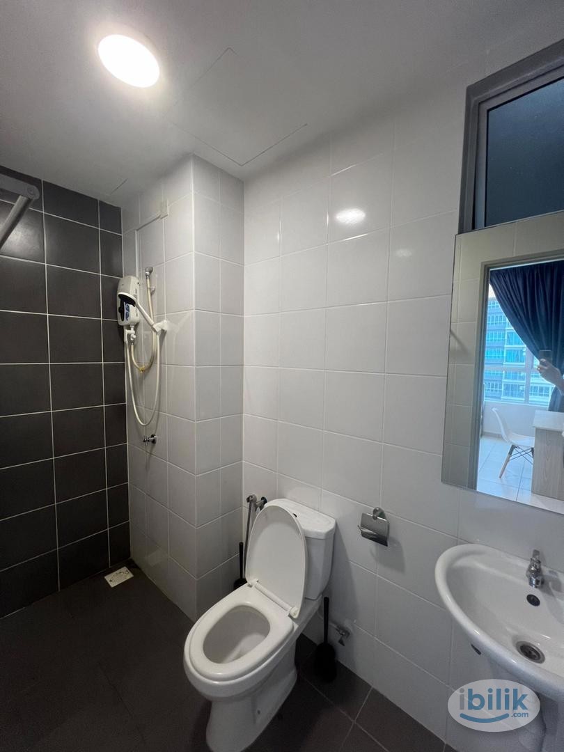 zero deposit‼️all female master room with toilet (cosmo) at the zizz damansara damai - Image 3