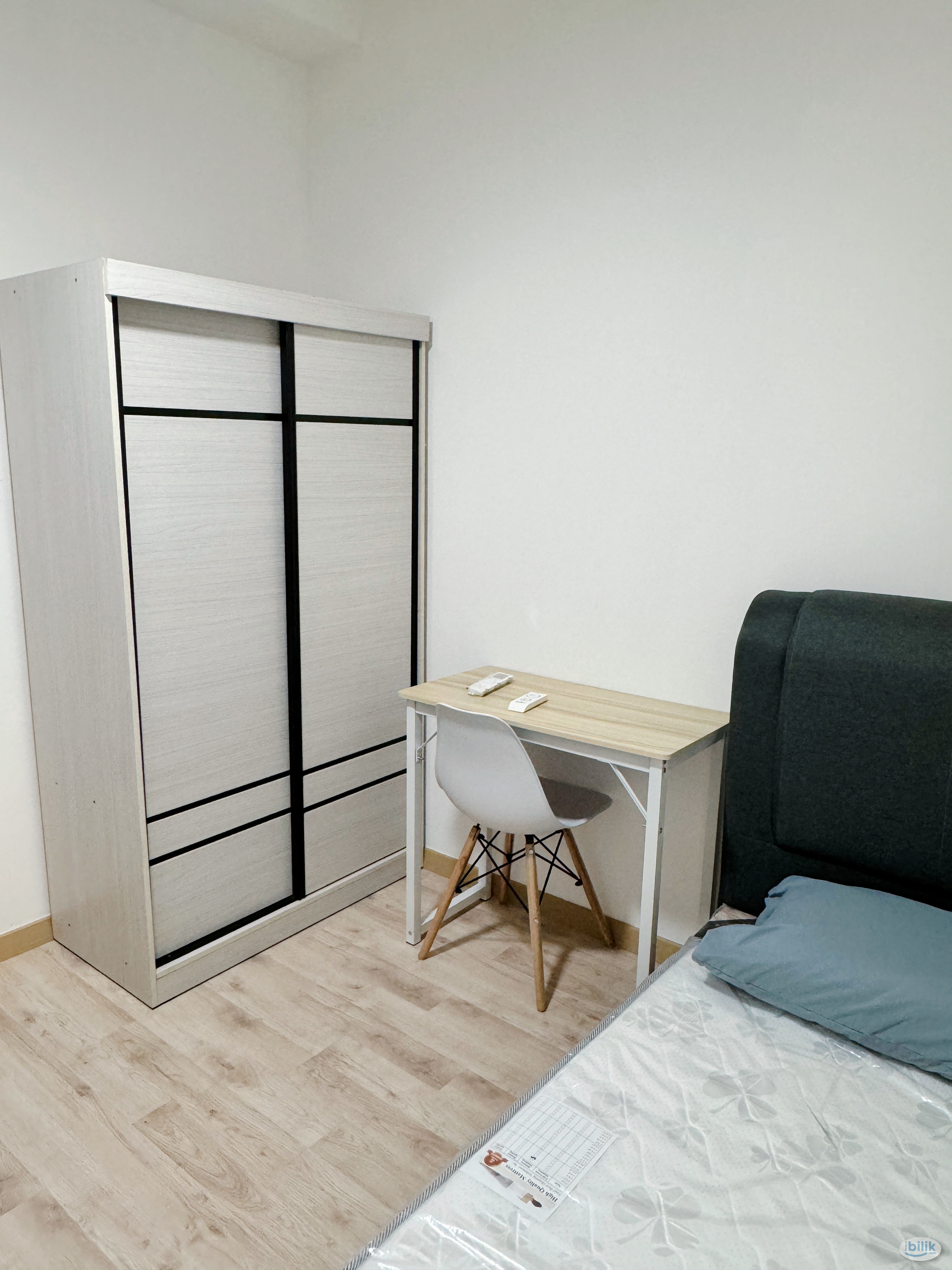 Small room mixed gender unit - Image 2