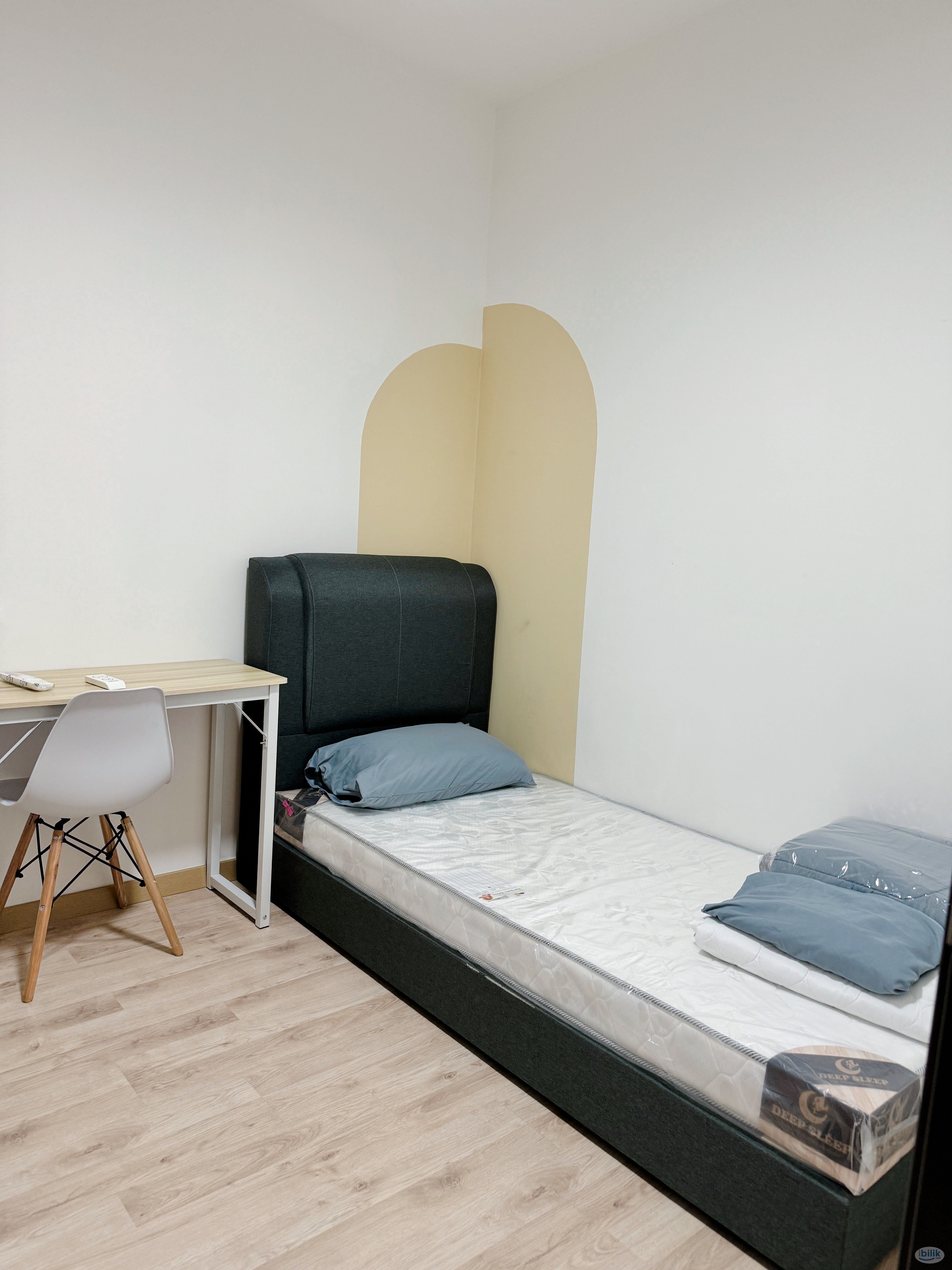 Small room mixed gender unit - Image 4
