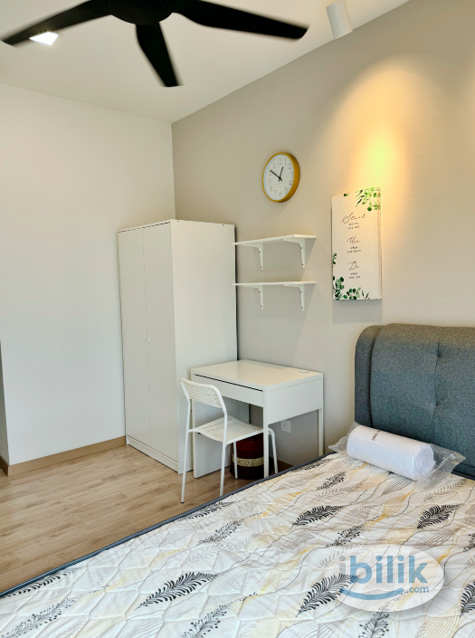 Middle room female unit with balcony and washing machine and window - Image 3