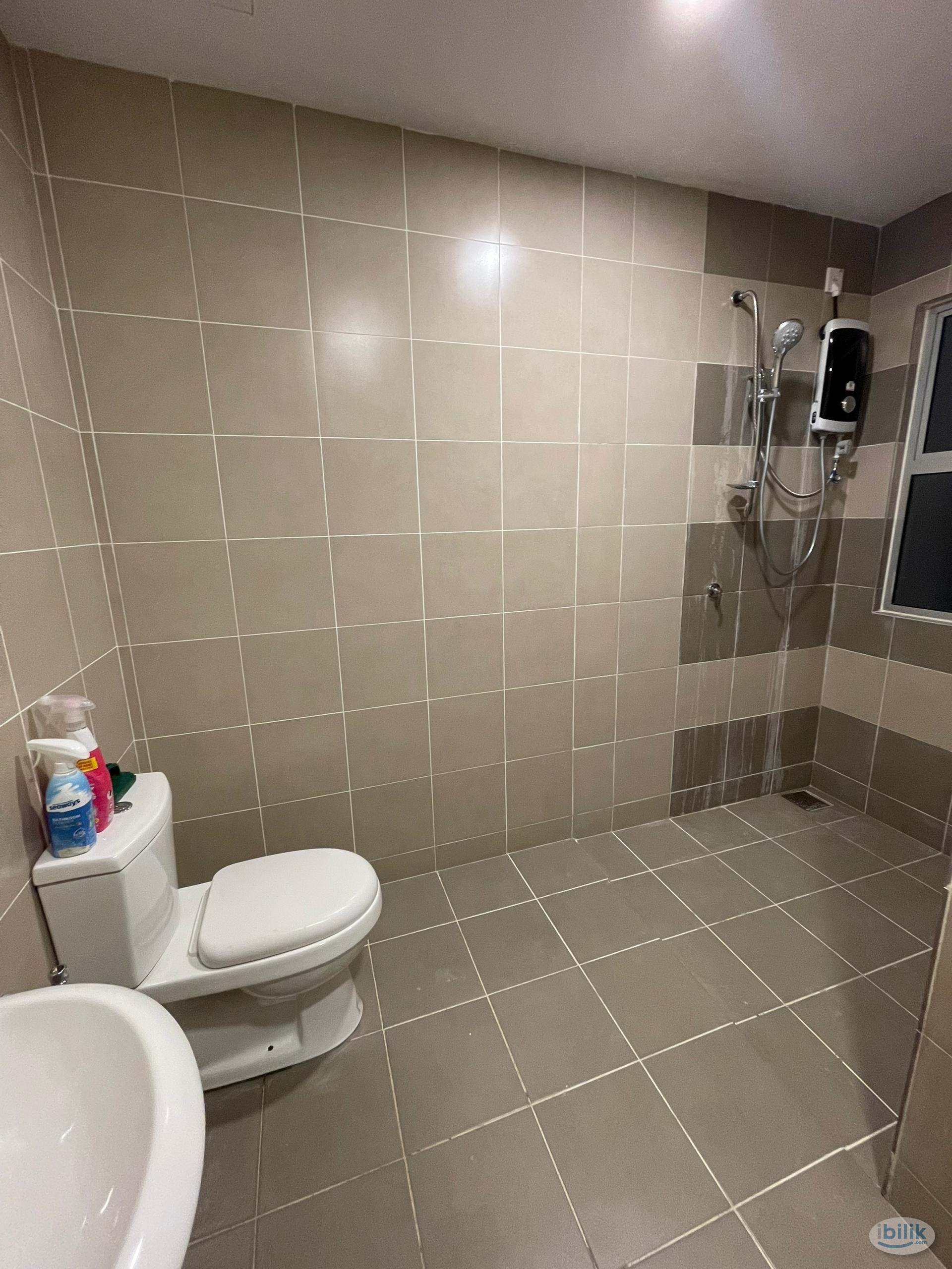 direct owner‼️all female master room with toilet at residensi prima brickfields - Image 5