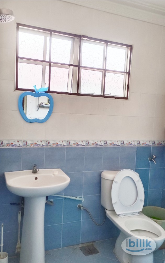 Middle Room at Taman Serdang Raya, Seri Kembangan - Image 3
