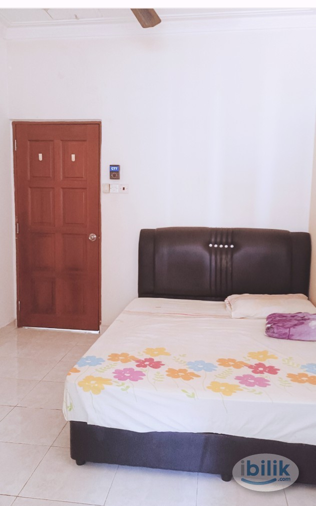 Middle Room at Taman Serdang Raya, Seri Kembangan - Image 4