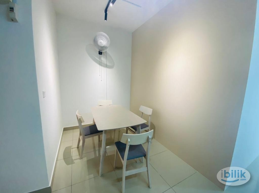 Middle Room at V-Residensi, Selayang Heights - Image 1