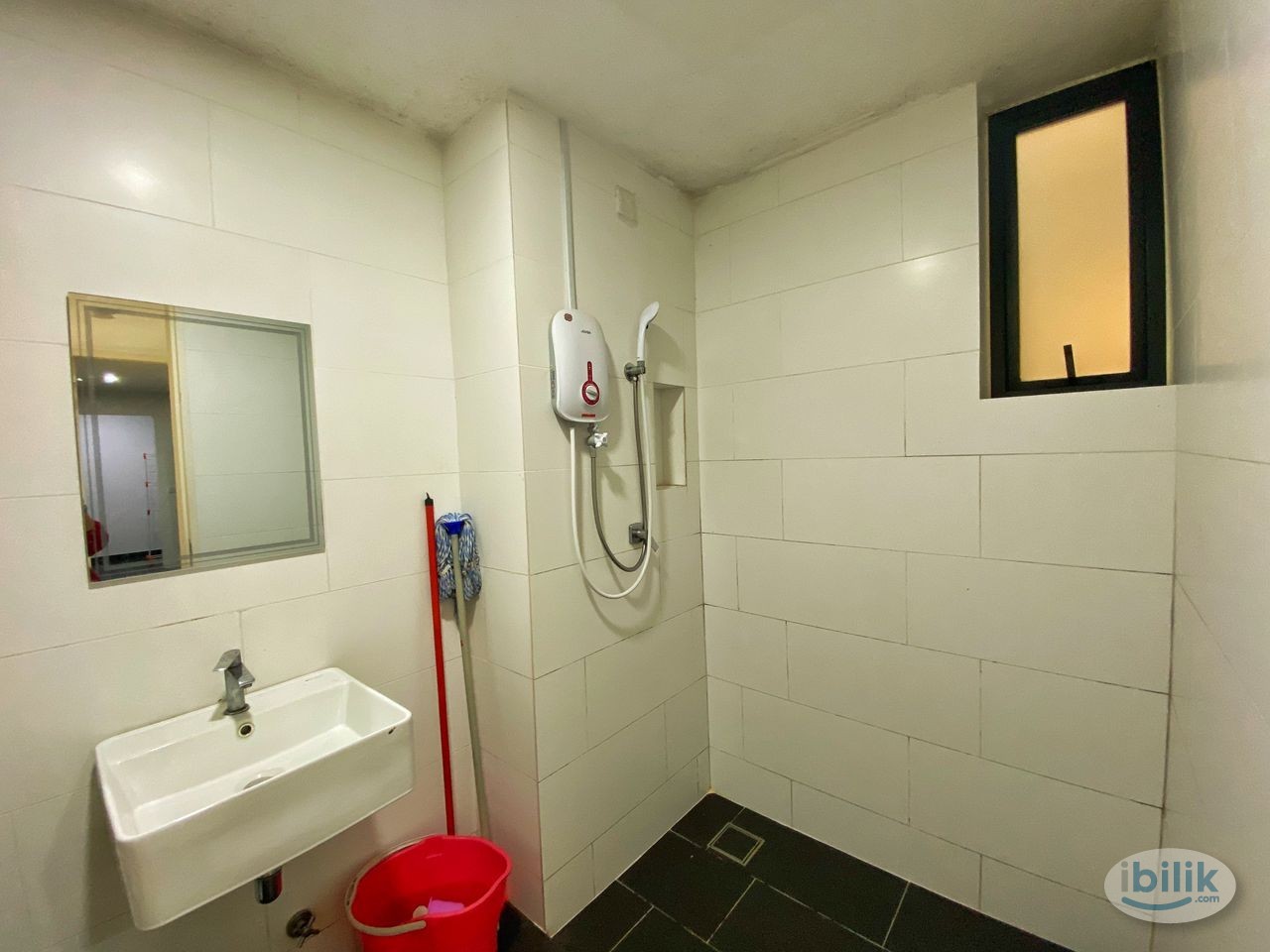 Middle Room at SQWhere, Sungai Buloh - Image 5