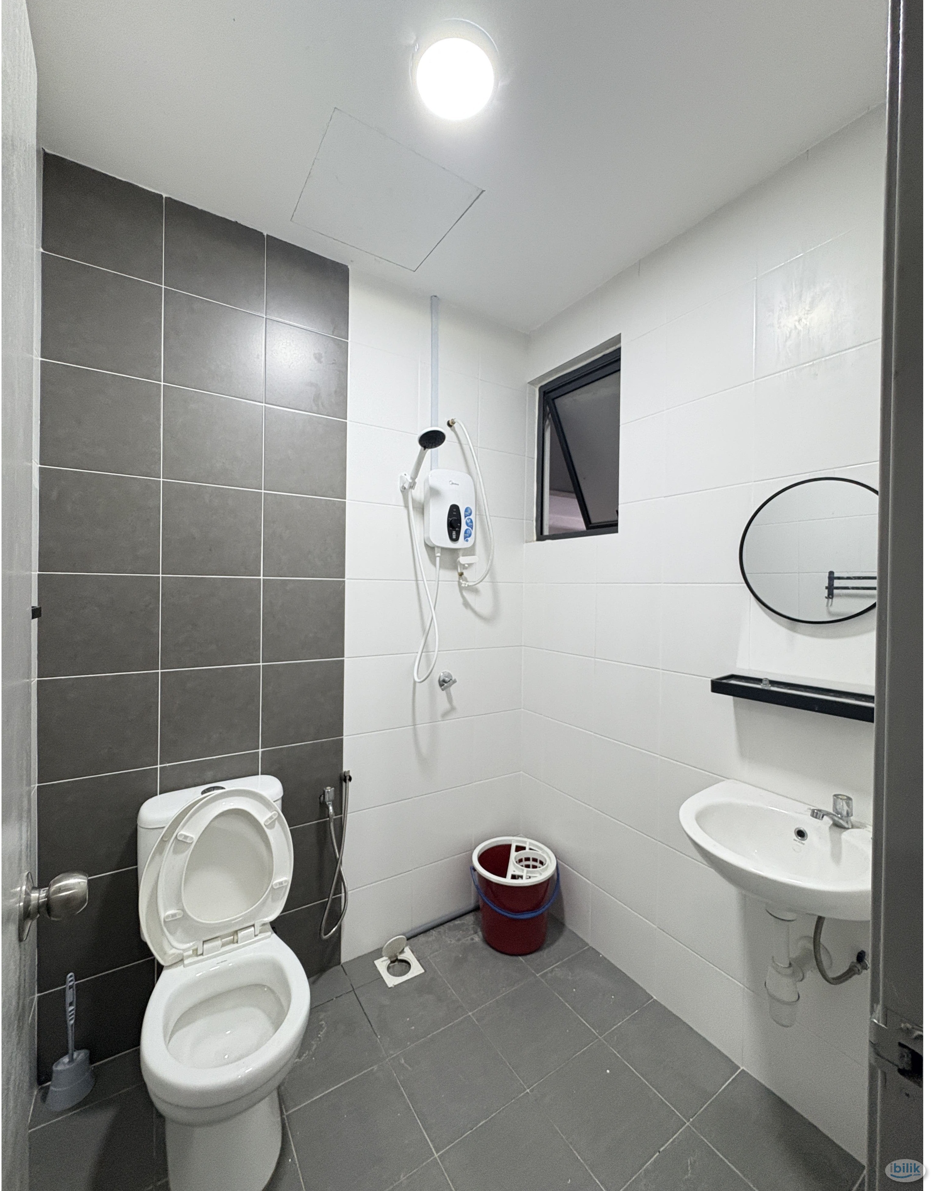 Middle Room at Damai Vista, Cheras South - Image 3