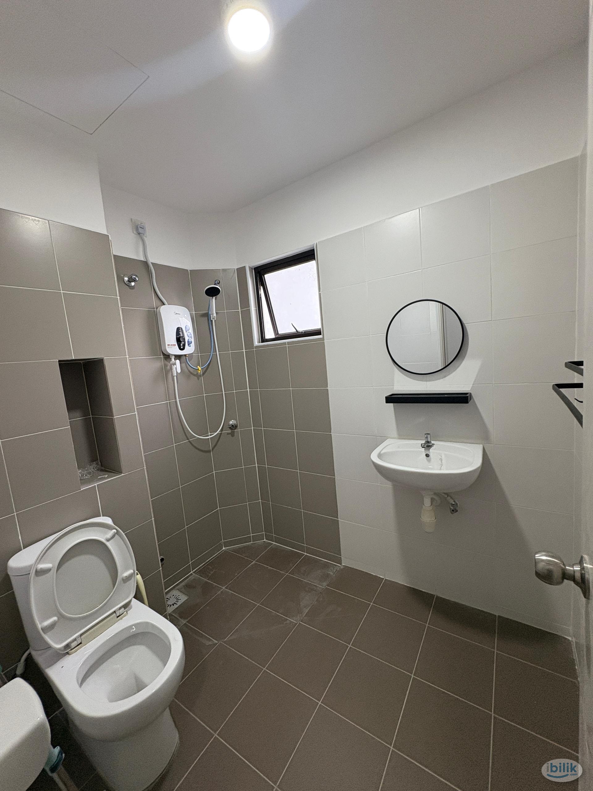 Master Room at Kota Seriemas, Nilai - Image 4