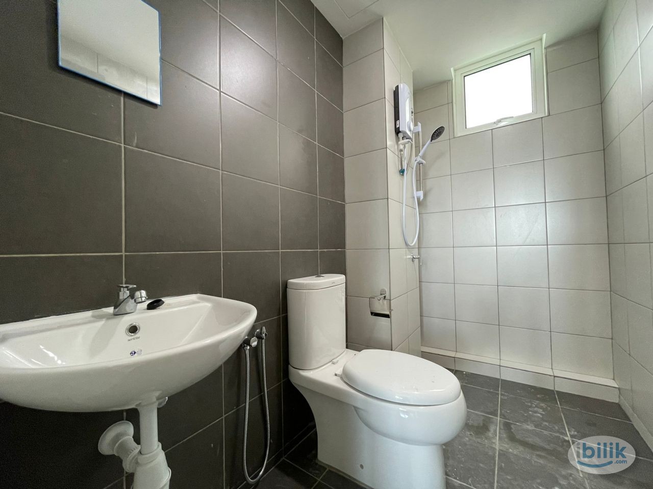 Single Room at Fairview Residence, Bayan Lepas - Image 2