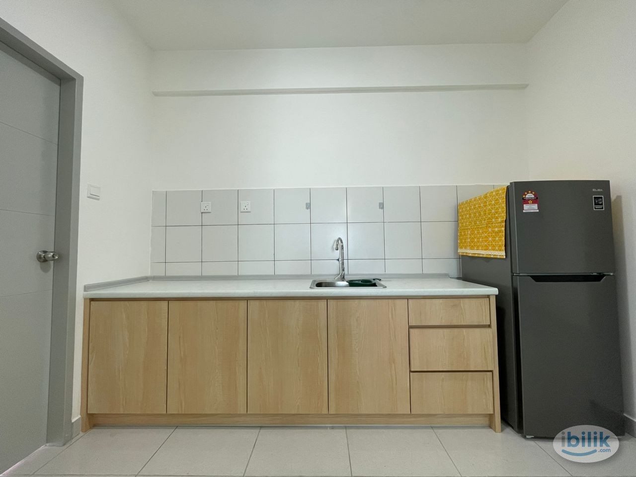 Single Room at Fairview Residence, Bayan Lepas - Image 3
