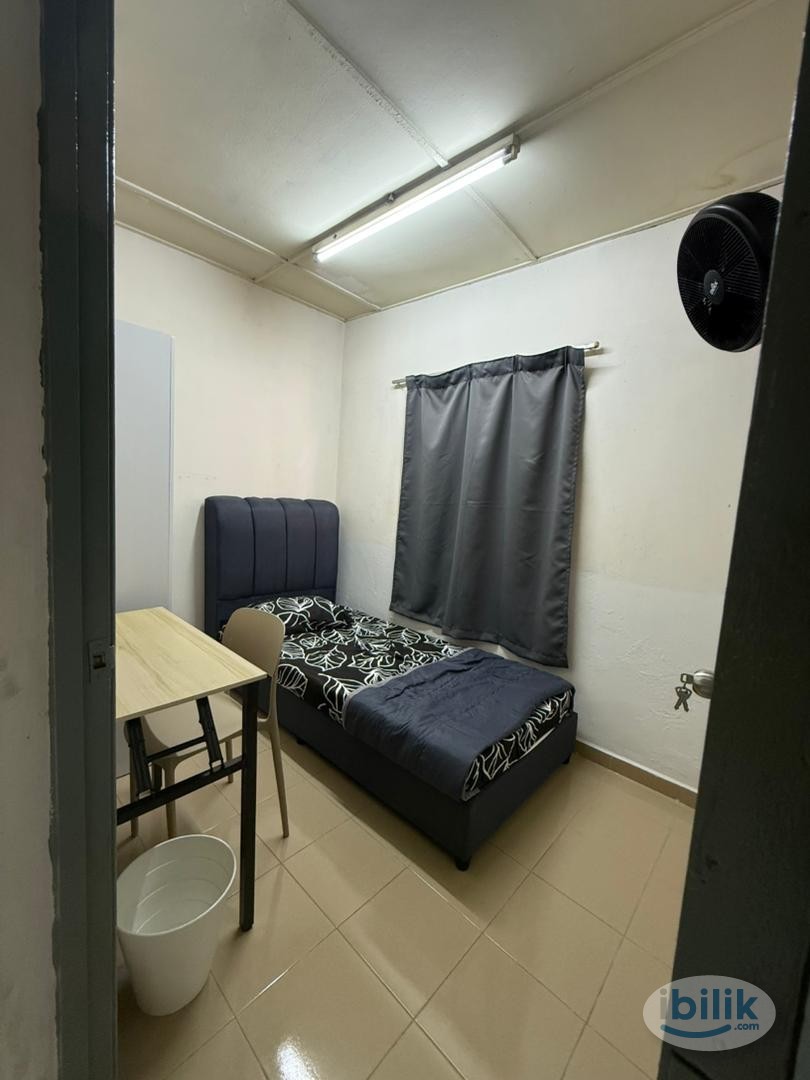 Middle Room at Saujana Apartment, Damansara Damai - Image 2