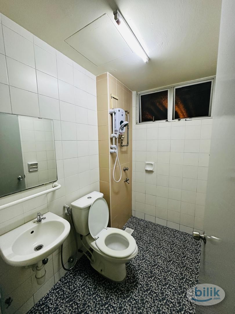 Middle Room at Cyberia SmartHomes, Cyberjaya - Image 3