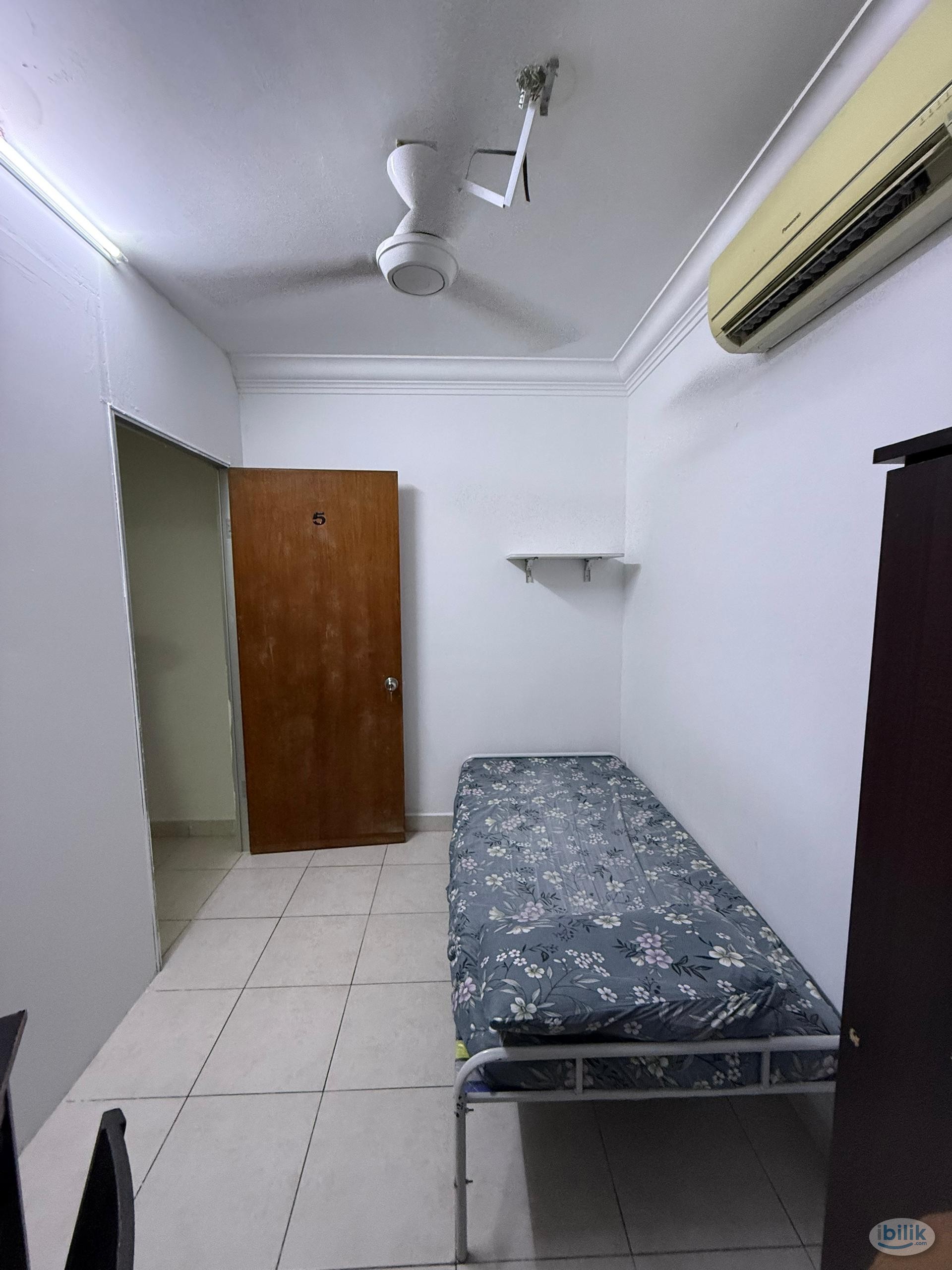 Middle Room at Cyberia SmartHomes, Cyberjaya - Image 2