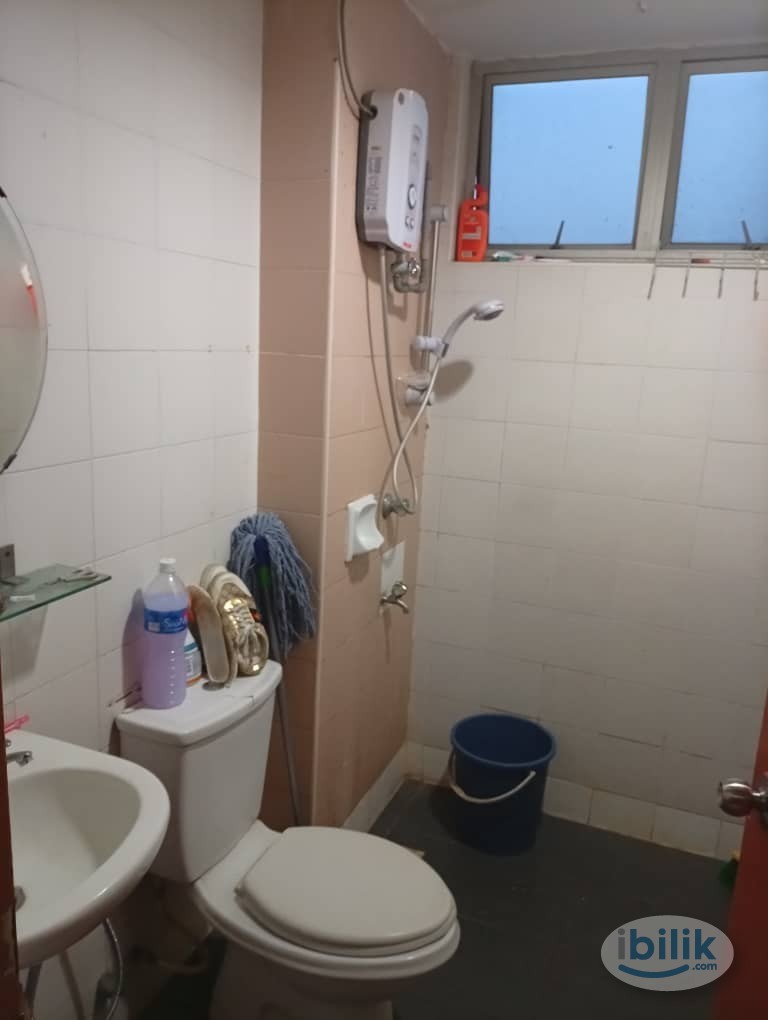 Middle Room at Cyberia SmartHomes, Cyberjaya - Image 4