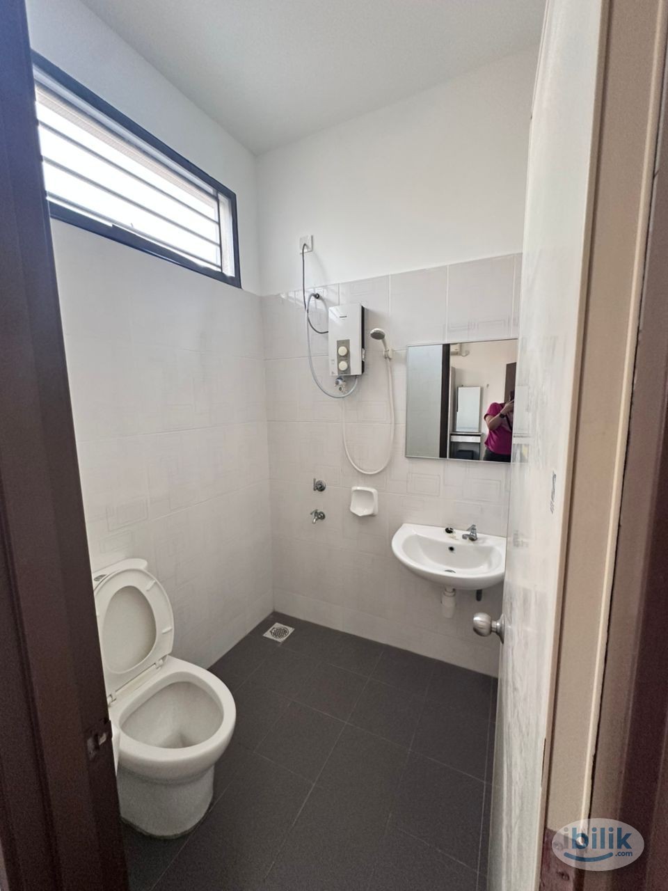 Master Room at Taman Mutiara Rini, Skudai - Image 2