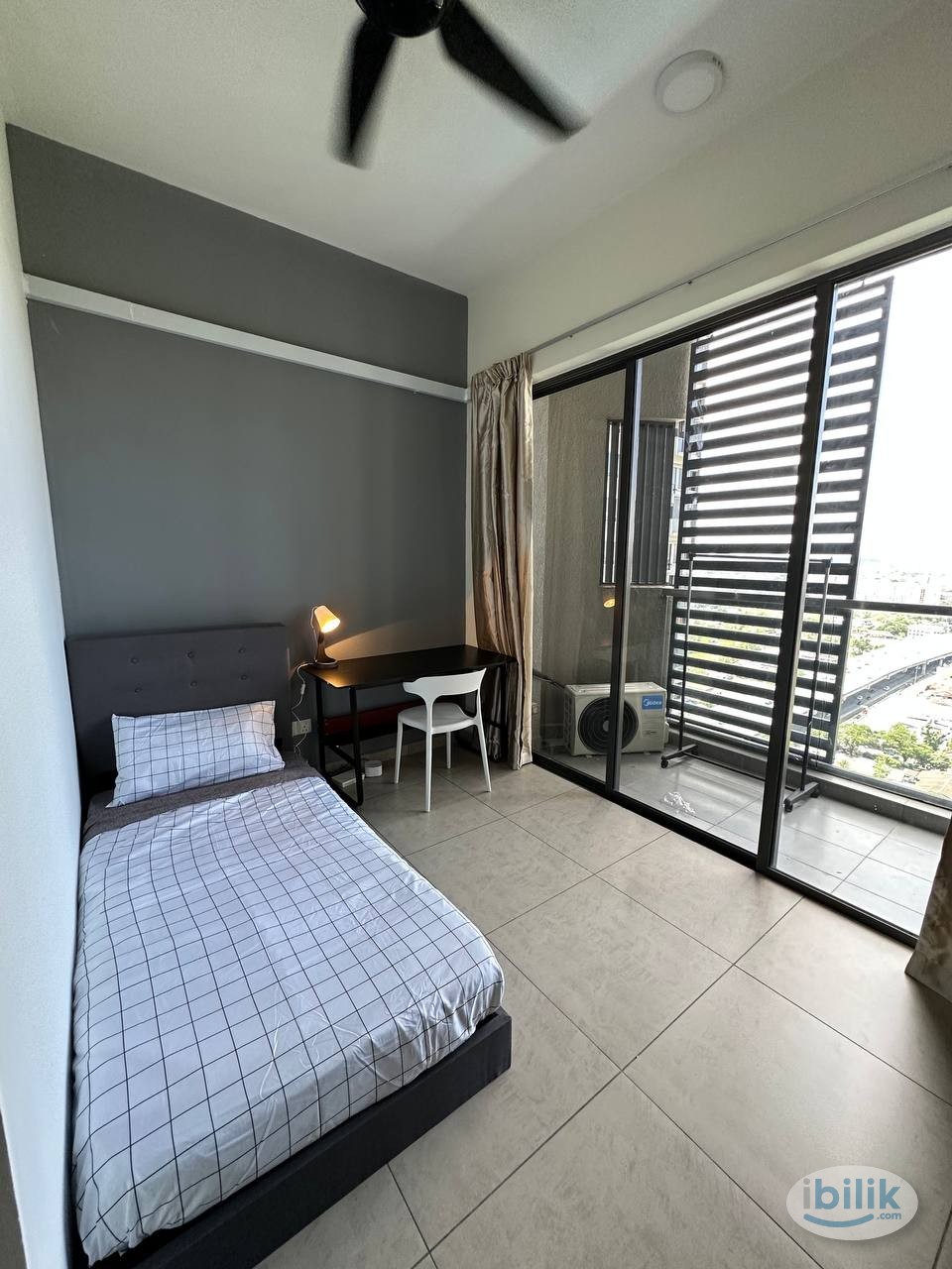 Middle Room at The Petalz, Old Klang Road - Image 1