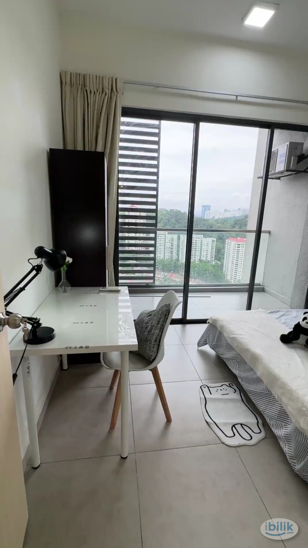 🏠Old Klang Road Petalz middle room with balcony - Image 2