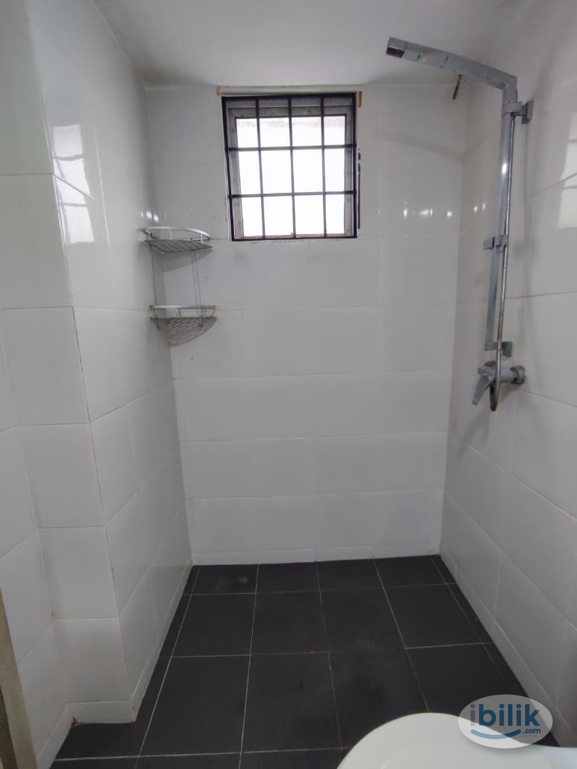 ✨ Master Bedroom for Rent near Taman Perindustrian Bukit Raja – Move-In Ready! ✨ - Image 4