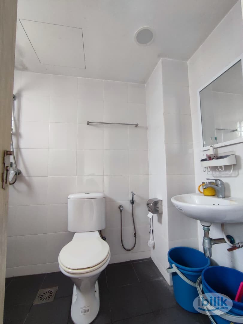 ✨ Master Bedroom for Rent near Taman Perindustrian Bukit Raja – Move-In Ready! ✨ - Image 5