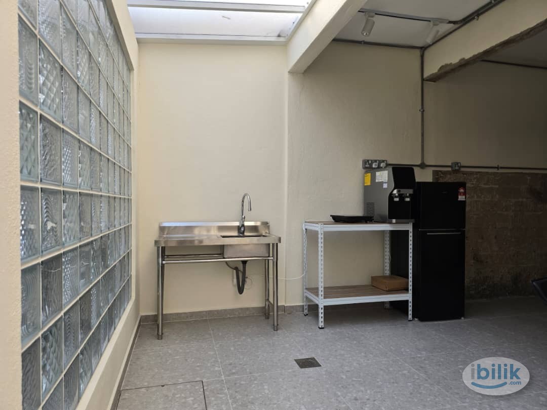 Middle Room at Puchong, Selangor - Image 3
