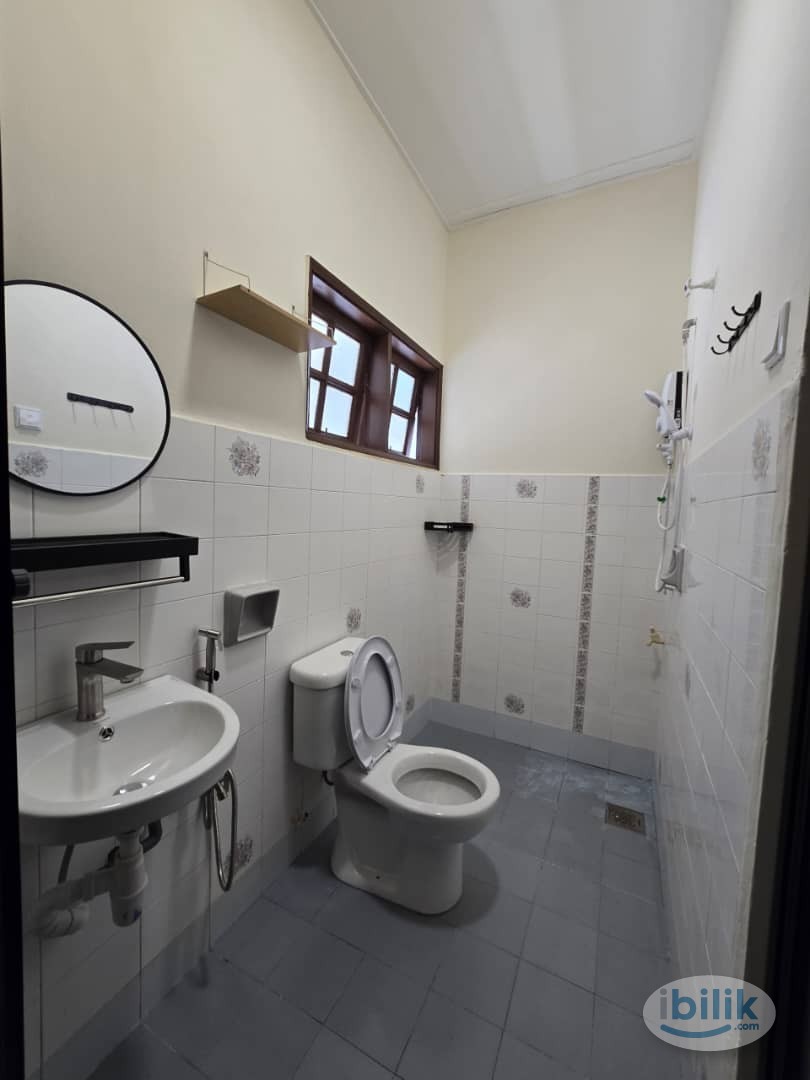 Middle Room at Puchong, Selangor - Image 4