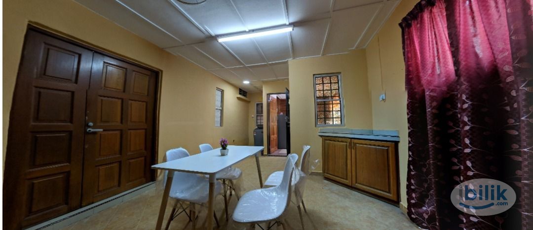 Middle Room at Kuantan, Pahang - Image 4