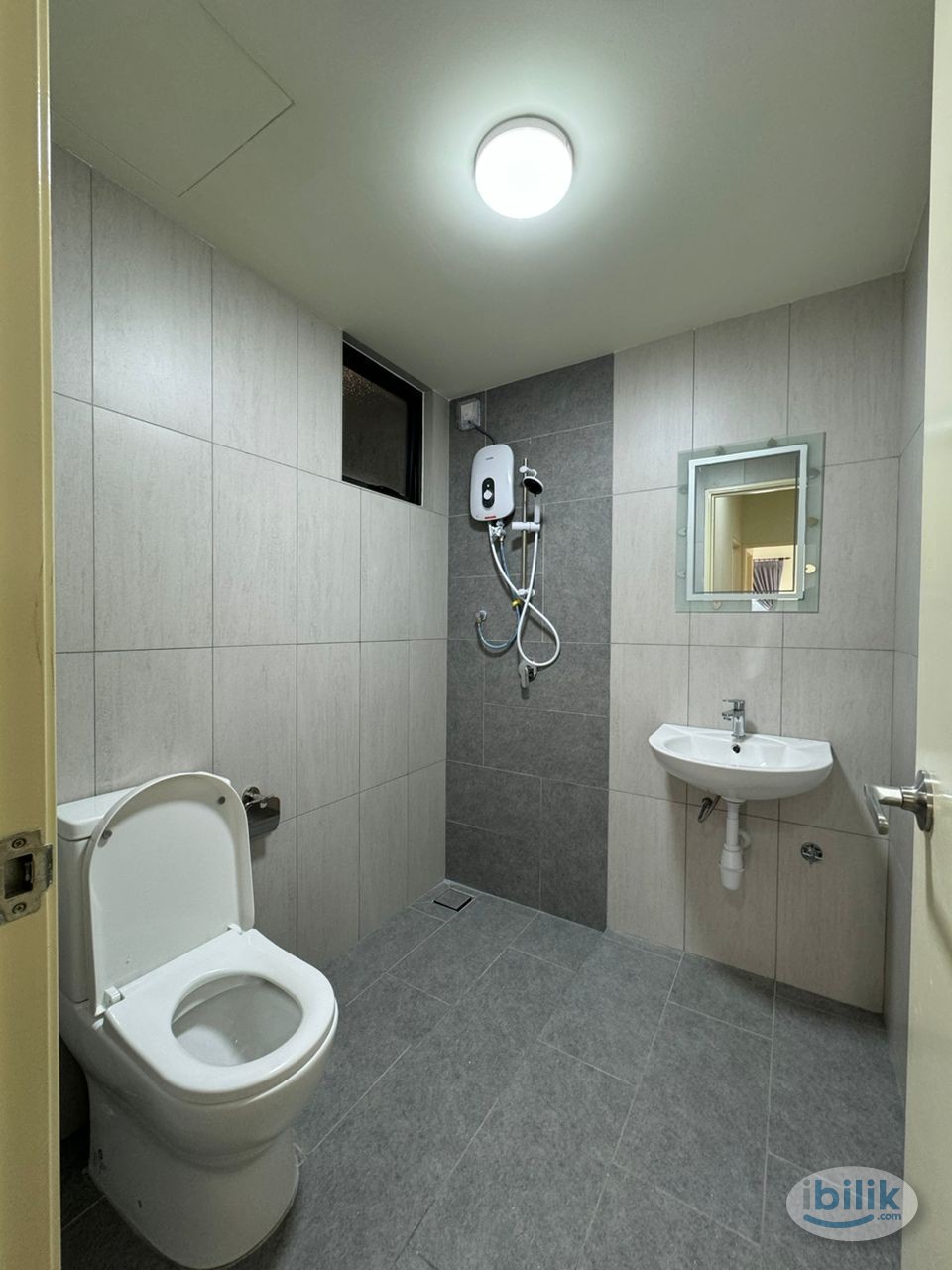 🔥SEKSYEN 13, DIAN RESIDENCY, NEW CONDO Medium Room🔥Fully Furnish NEW 10” Mattress Aircond Wardrobe Table Chair - Image 5