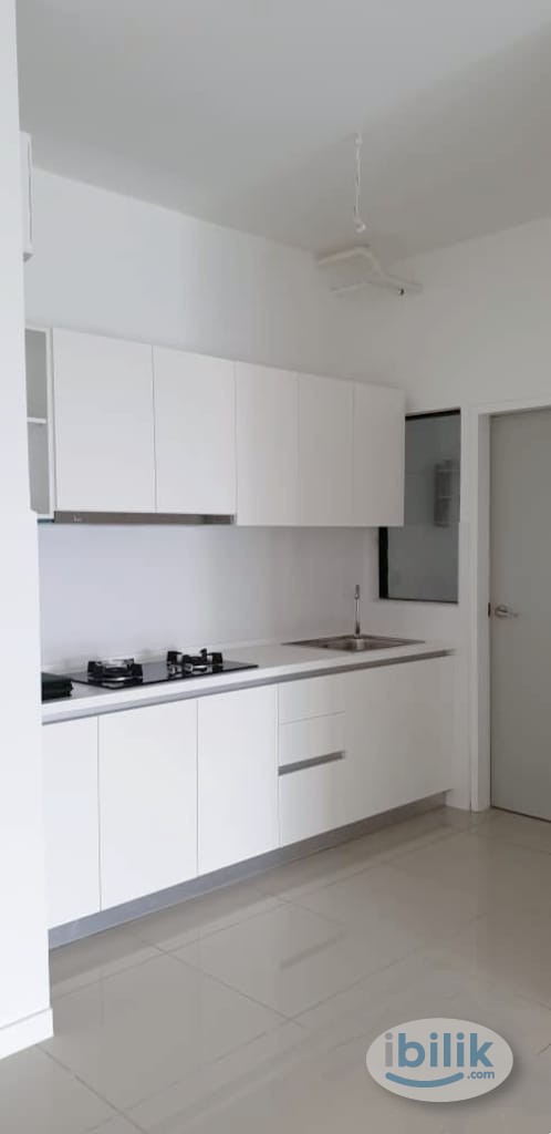 Spacious Balcony Room at The Greens @ Subang West, Shah Alam - Image 2