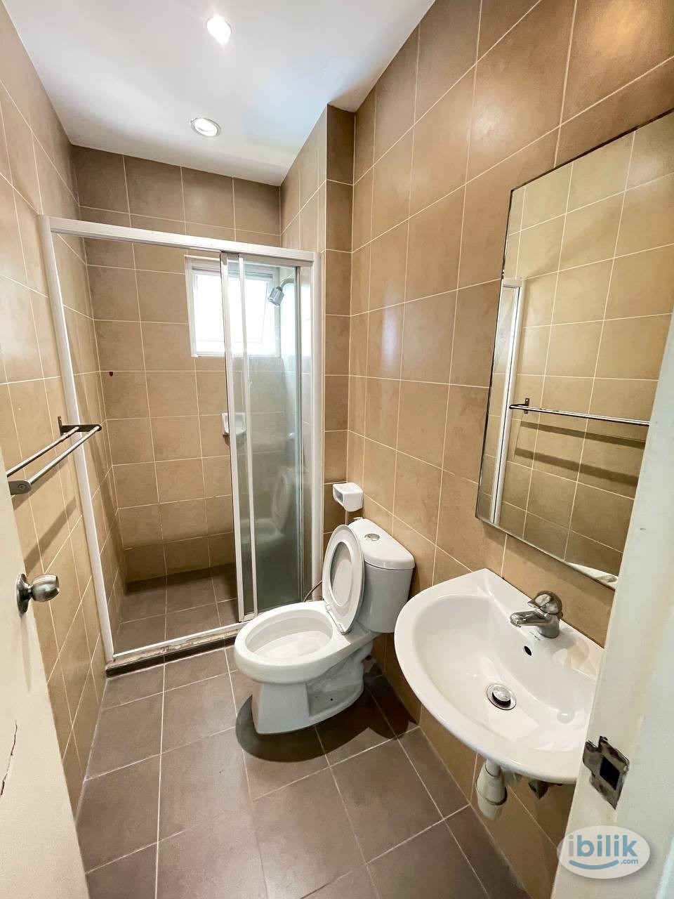 Short Walk to MRT Single Room at Taragon Puteri YKS, KLCC - Image 4