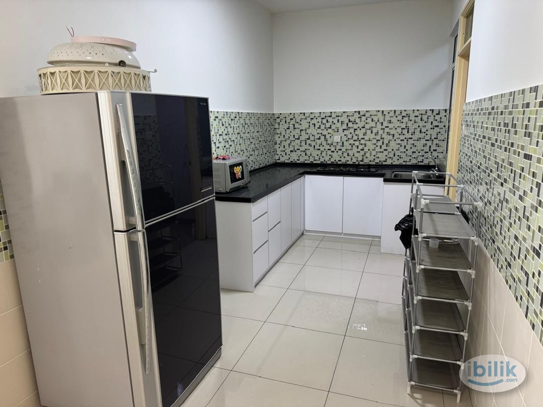 Master Room at Damansara Perdana, Petaling Jaya - Image 4