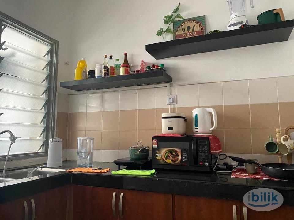 Single Room at Residensi Laguna, Bandar Sunway - Image 1