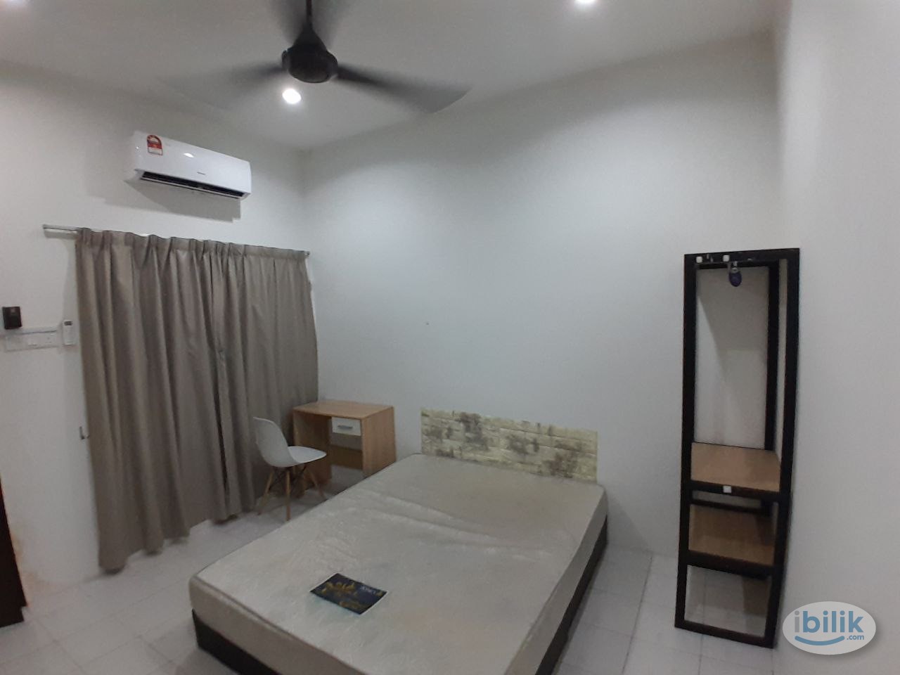 [Taman Aman House] Next Taman Paramount 🏠Medium Room with Aircond, Short Drive to SS2, Sea Park - Image 1