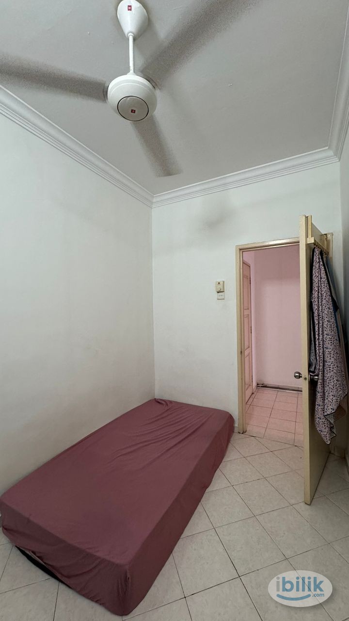 Single Room at Bayu Puteri, Tropicana - Image 1