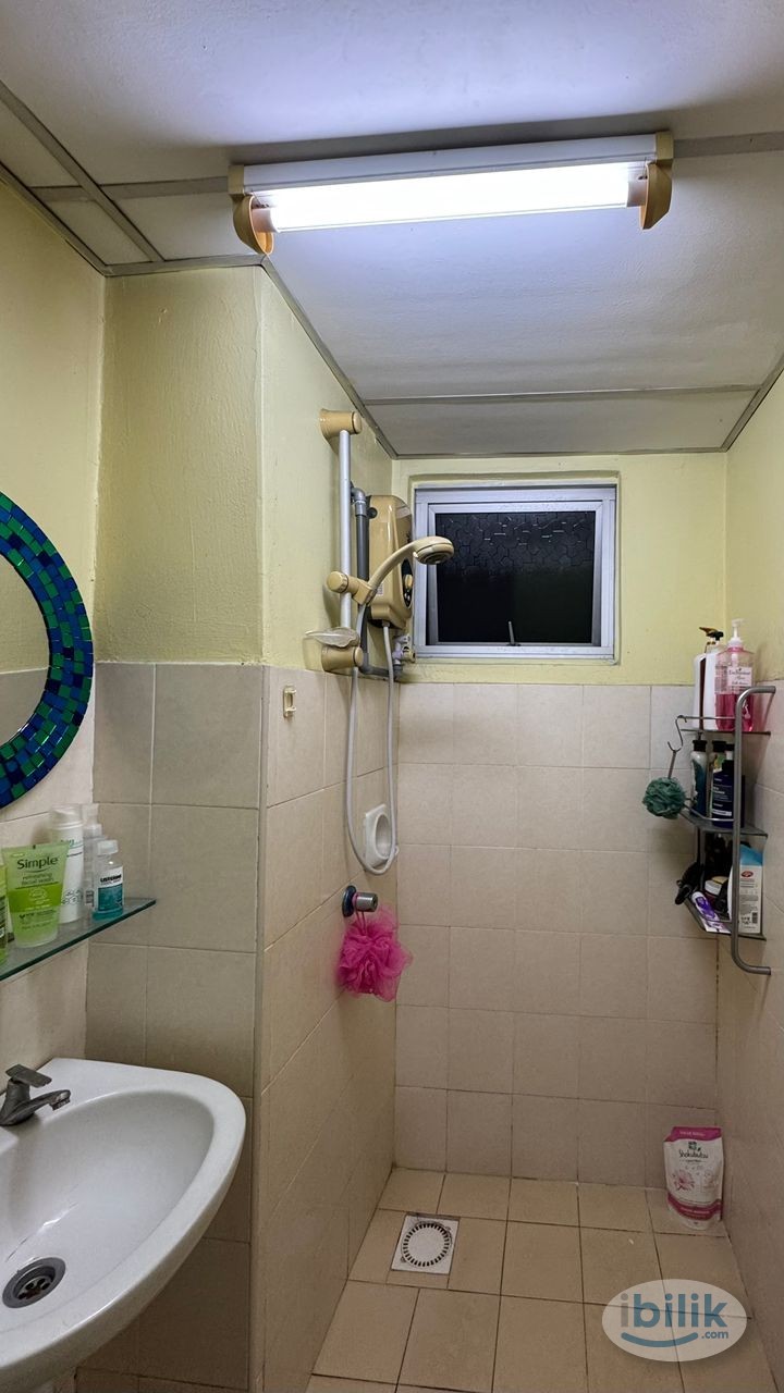 Single Room at Bayu Puteri, Tropicana - Image 4