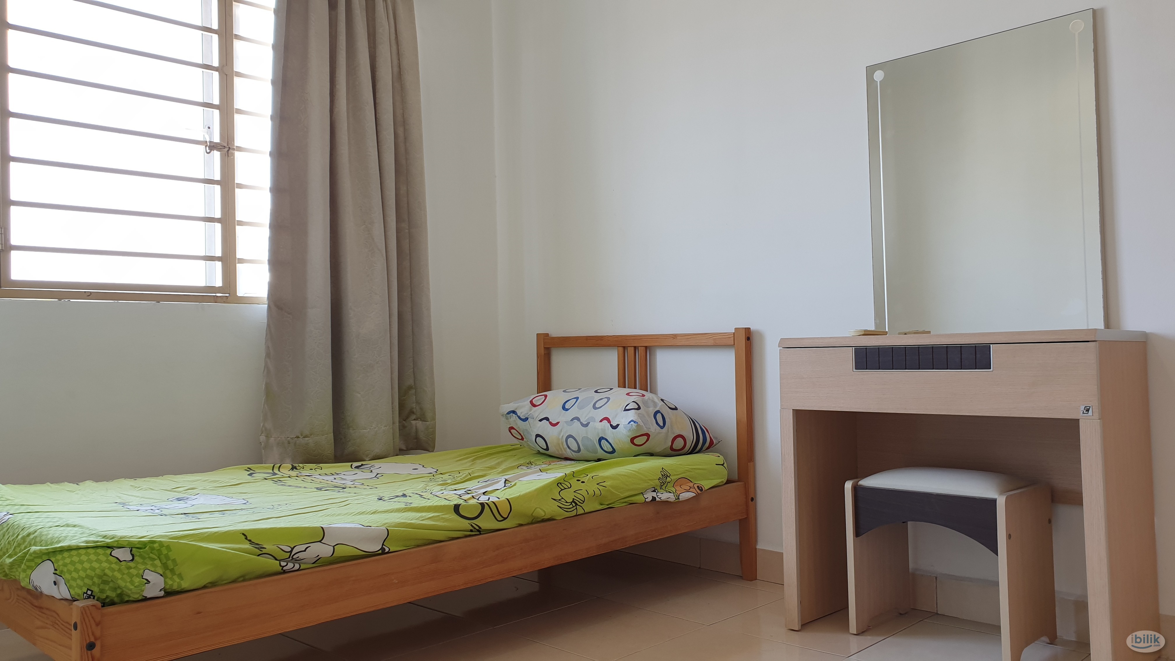Middle Room at SuriaMas, Bandar Sunway - Image 1