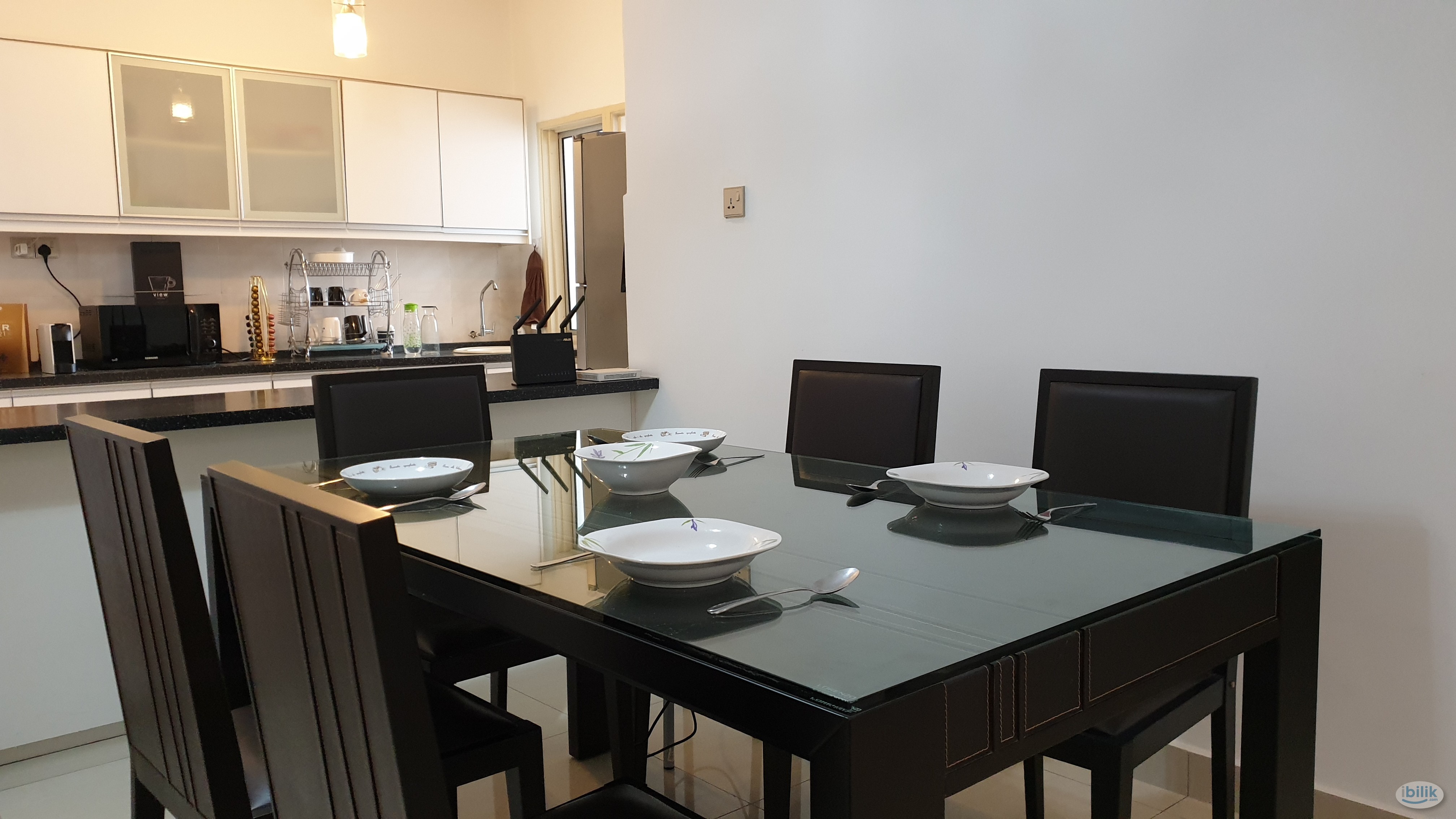 Middle Room at SuriaMas, Bandar Sunway - Image 3
