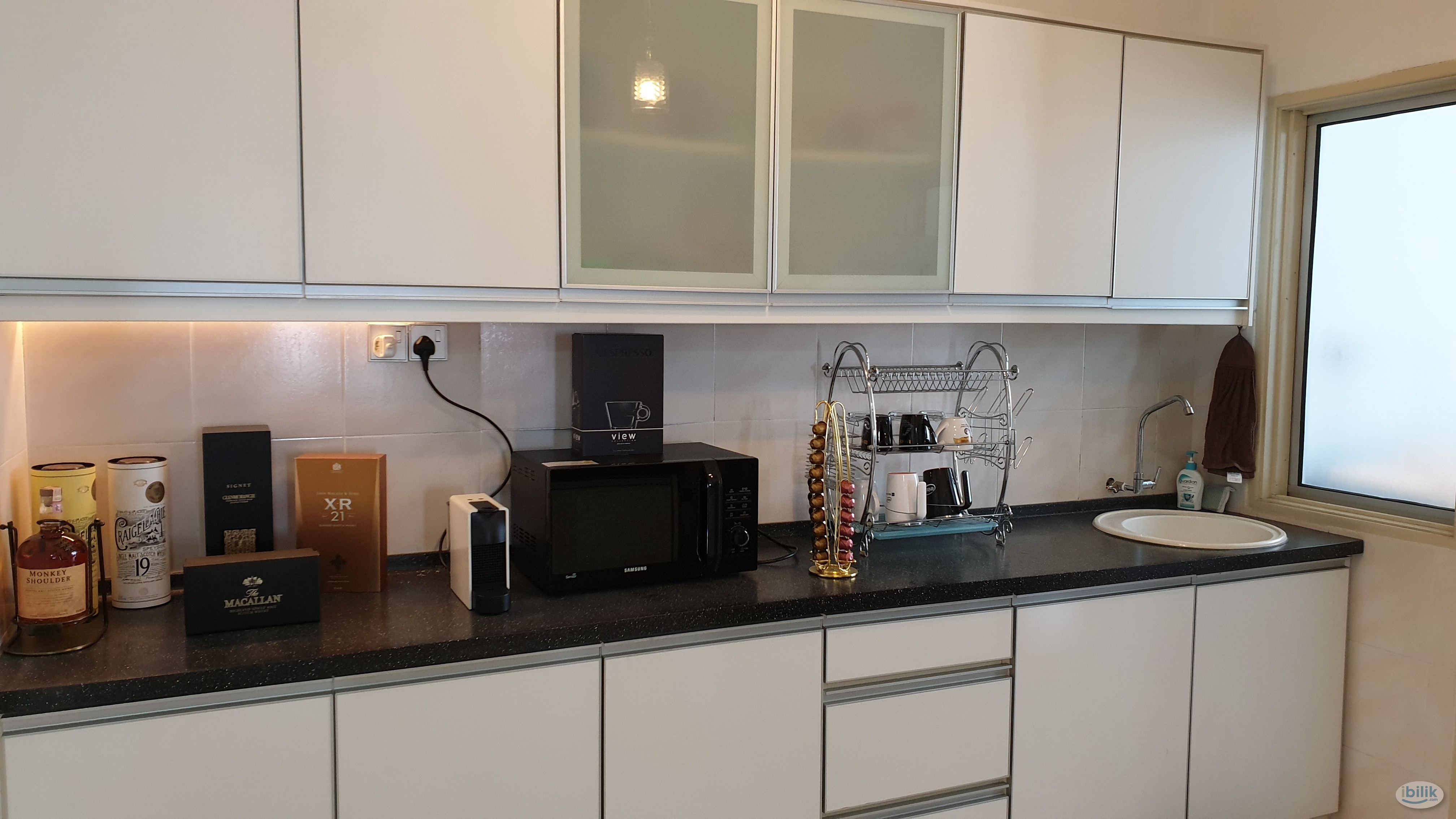 Middle Room at SuriaMas, Bandar Sunway - Image 4