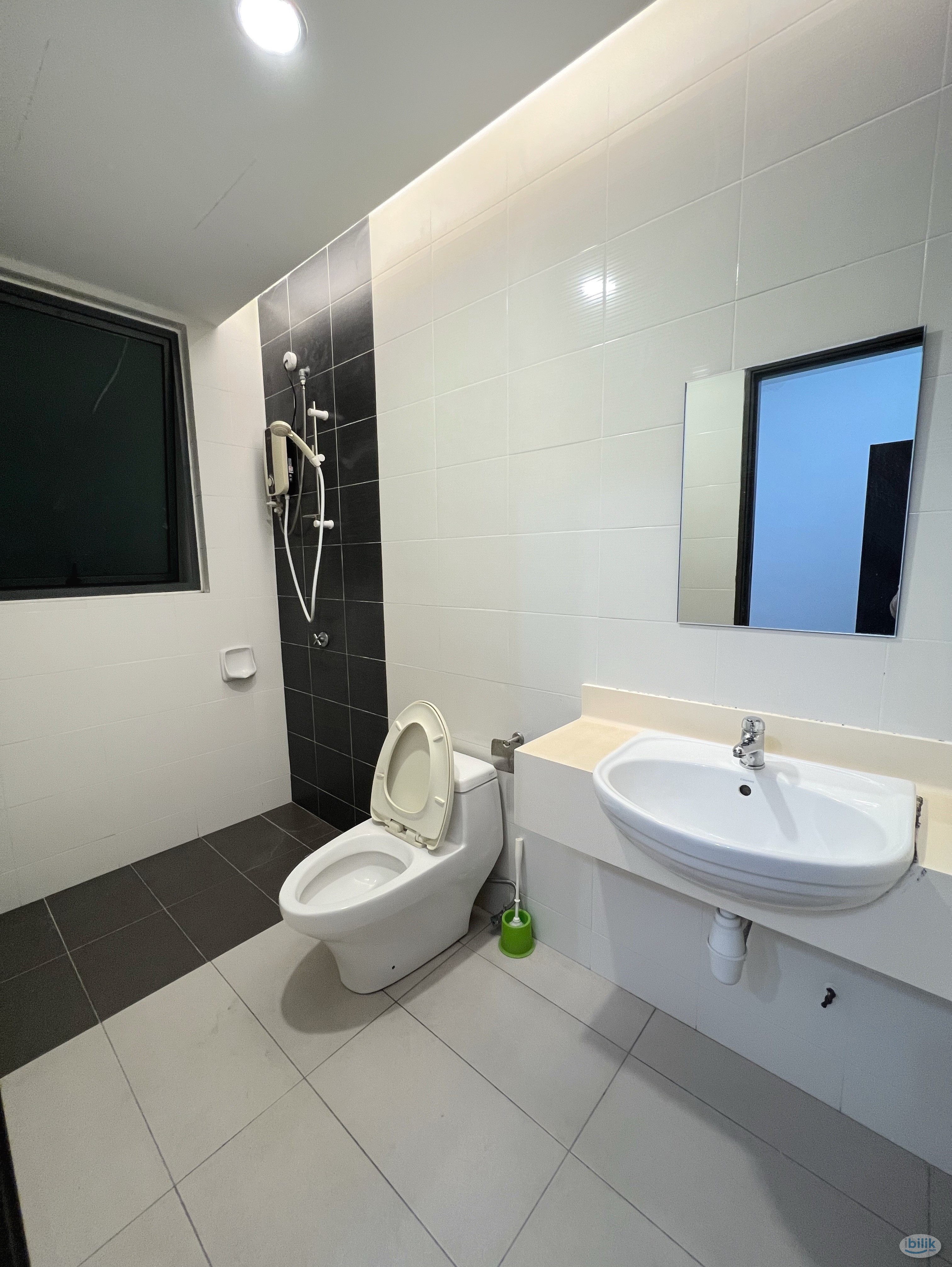 Master Room at Bayu@Pandan Jaya, Block A, 3 minutes walk to LRT Station , 1+1 Depo only - Image 3