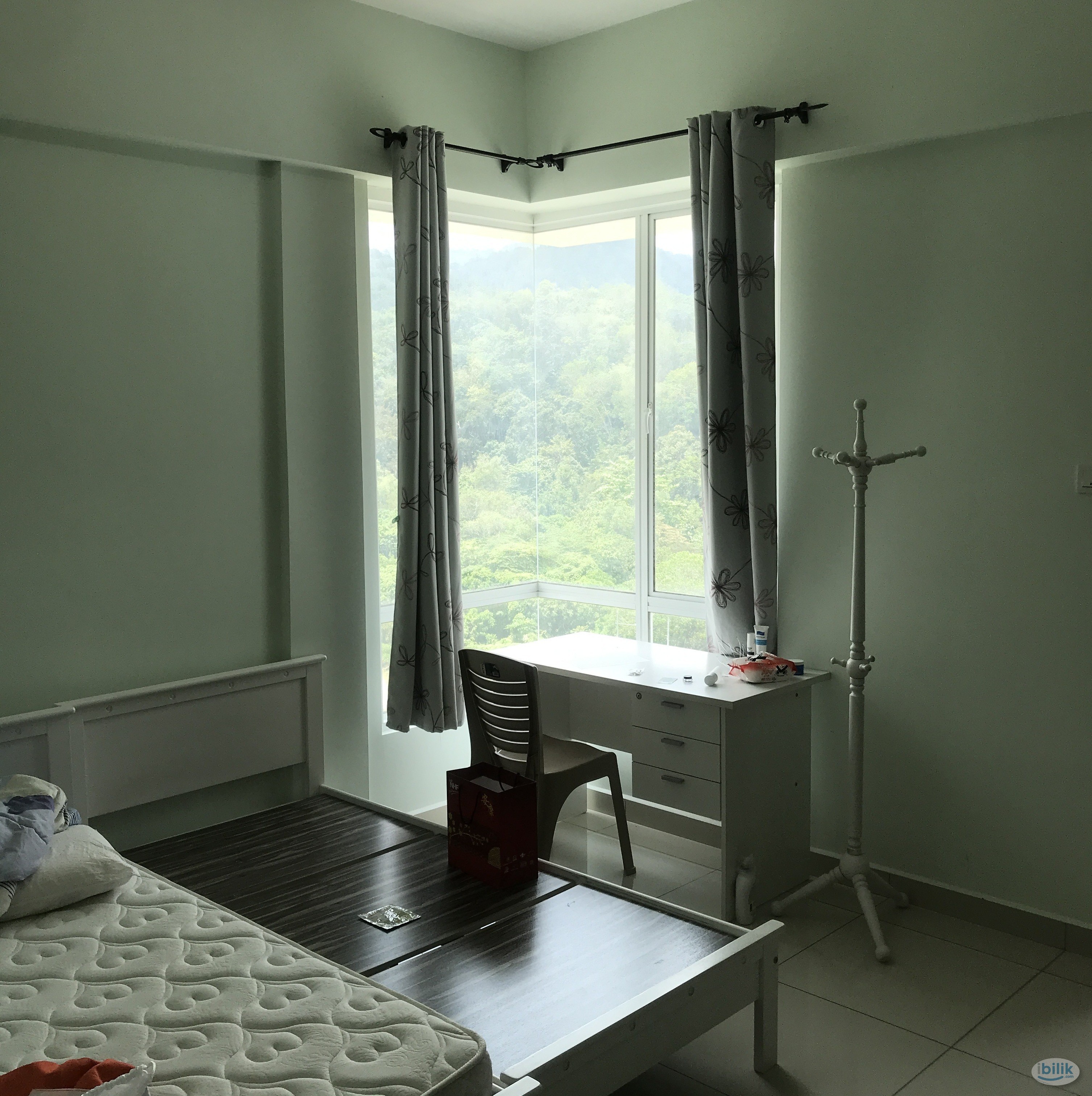 Fully Furnished Middle Room with Aircon - Image 2