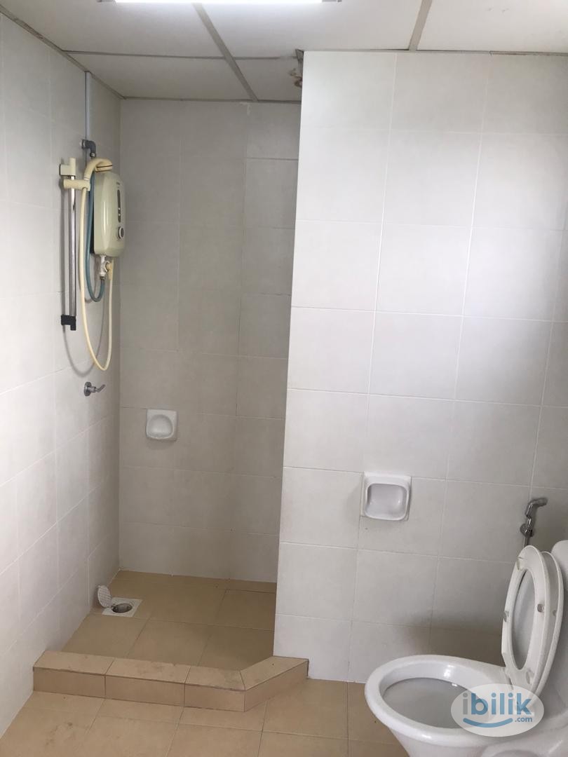 😍 5 mins walk to LRT😍 Inclusive all Utilities 😍Free Wifi 😍Free Cleaning 😍Fully Furnished Medium Room at Main Place Suban - Image 5