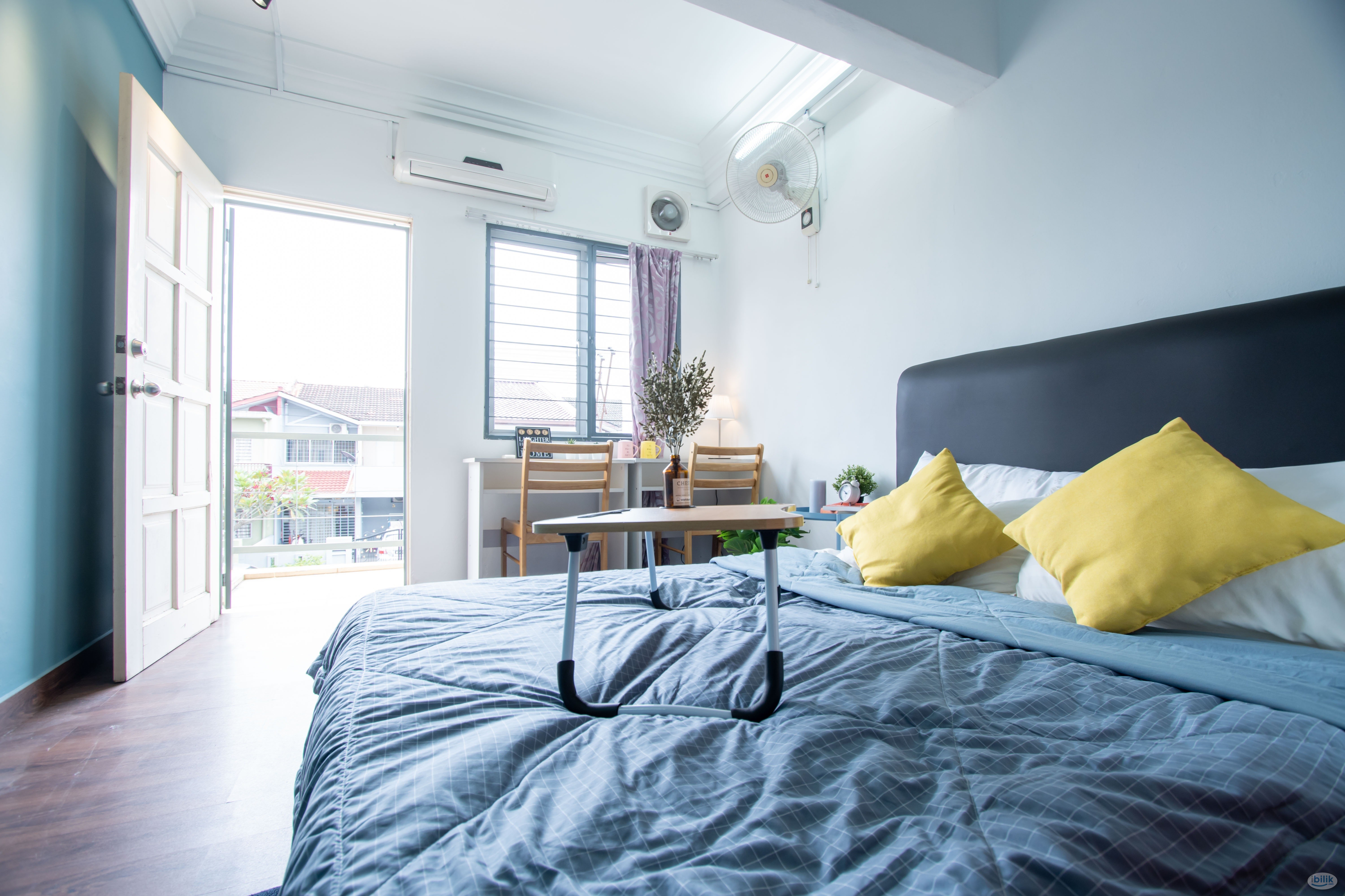 [Balcony Room] Student Middle Room at PJS 7, Bandar Sunway - Image 1